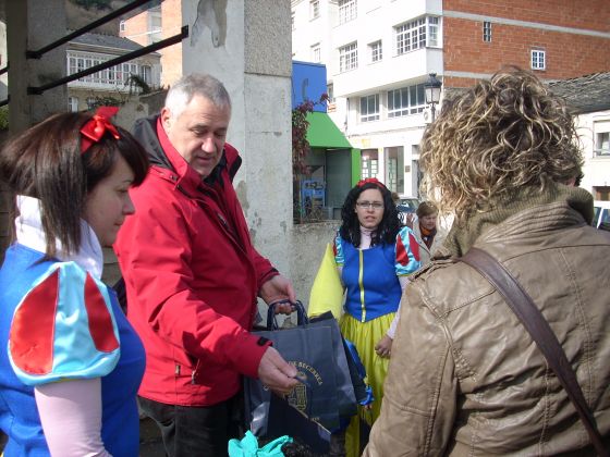 LOS NIÑOS DE LA ESCUELA INFANTIL MUNICIPAL DE BECERREÁ RECIBIERON UN REGALO POR EL CARNAVAL