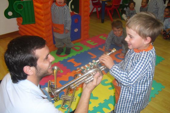 - A MÚSICA NA E.INF. MUNICIPAL DO SAVIÑAO