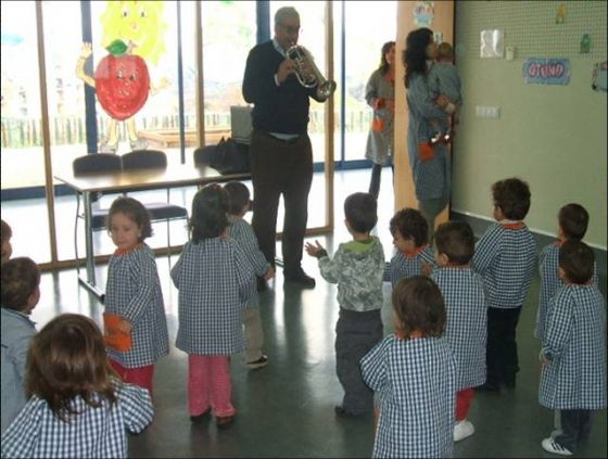 EN LA ESCUELA INFANTIL MUNICIPAL DE CELANOVA CELEBRAN SANTA CECILIA