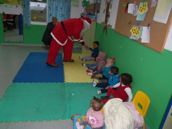 visita de papa Noel na escola infantil de Pontecesures