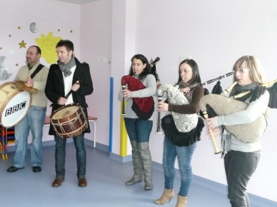 LOS GAITEIROS DE OZA EN LA ESCUELA INFANTIL DE LA RAMALLOSA